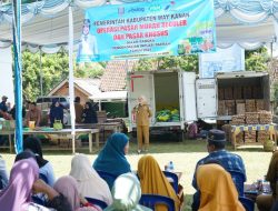 Bupati Way Kanan Buka Kegiatan Operasi Pasar Murah Reguler