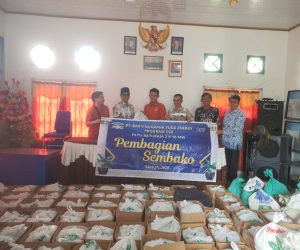 Peduli Warga Sekitar, PLTU Baturaja kembali Bagikan Ratusan Paket Sembako ke Warga Desa Terusan dan Tanjung Kemala