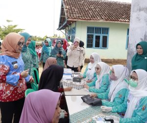 Perkuat Peran PKK Tingkatkan Kesehatan Masyarakat, Bupati Ayu Asalasiyah Hadiri Bakti Sosial HKG PKK ke-54