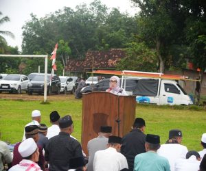 Bupati Way Kanan Sampaikan Pesan Persatuan dan Pembangunan Usai Sholat Idul Fitri 1447 H Bersama Warga