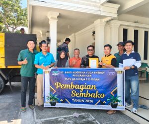 Usai Bagikan Hewan Qurban, CSR PLTU Baturaja Kembali Bagikan Ratusan Paket Sembako ke Warga Ring 1